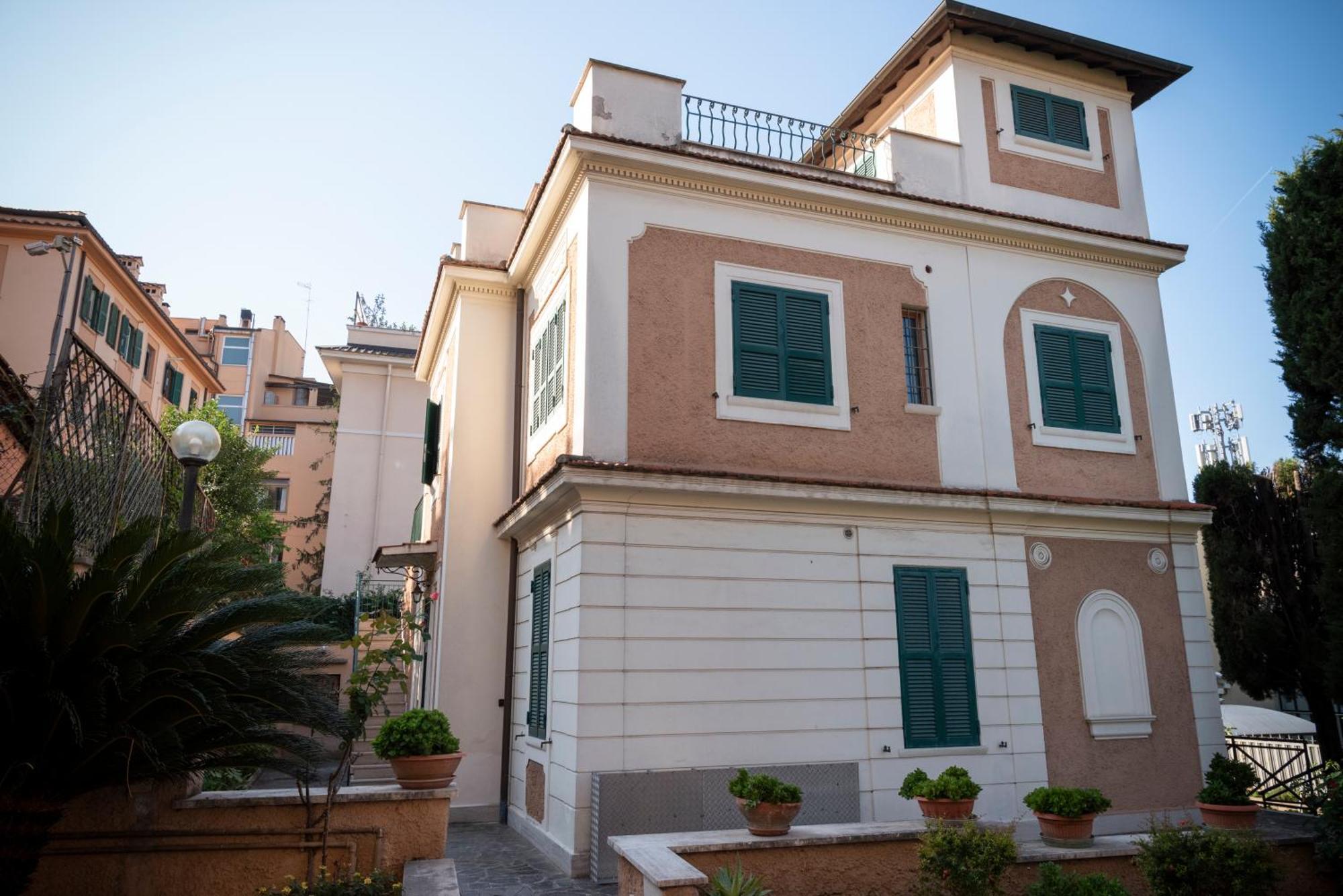 Lux Of The Vatican Rome Exterior photo